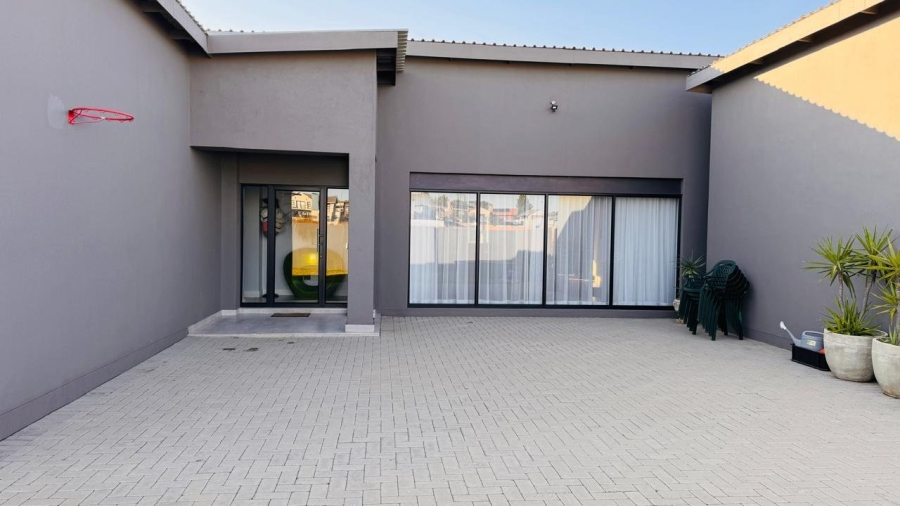 3 Bedroom Property for Sale in Somerton Estate Free State